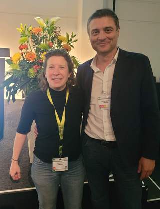 Auf dem Bild stehen Dr. Elena Lacruz (KKR-LSA) und Prof. Dr. Atanas Ignatov (Universitätsmedizin Magdeburg)