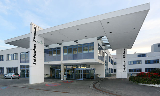 Gebäudeansicht Hautkrebszentrum Dessau-Anhalt, Link zur Klinikseite